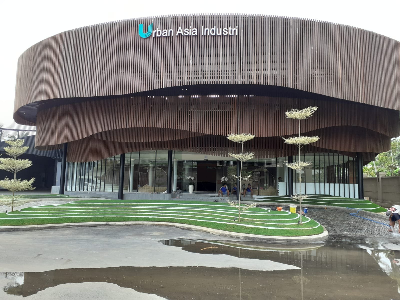 MS Glow Pusat